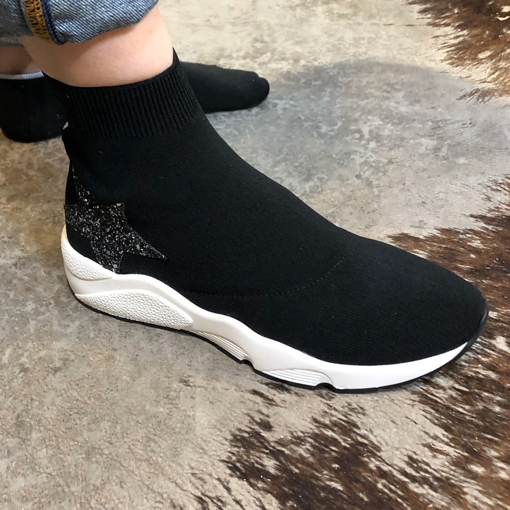 GIOVE WOMEN’S SNEAKERS